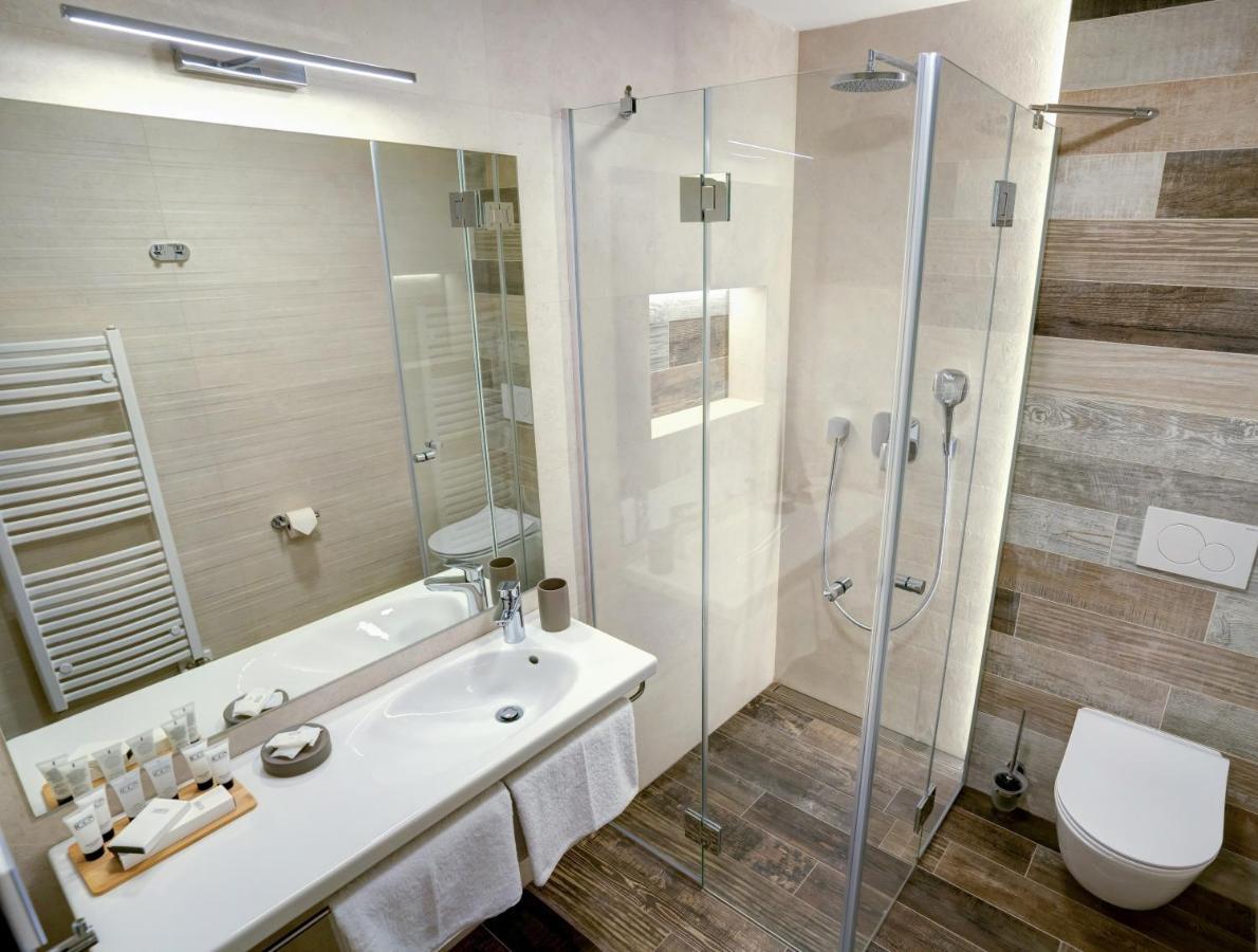 Hotel Demaenova **** Liptovsky Mikulas Bagian luar foto