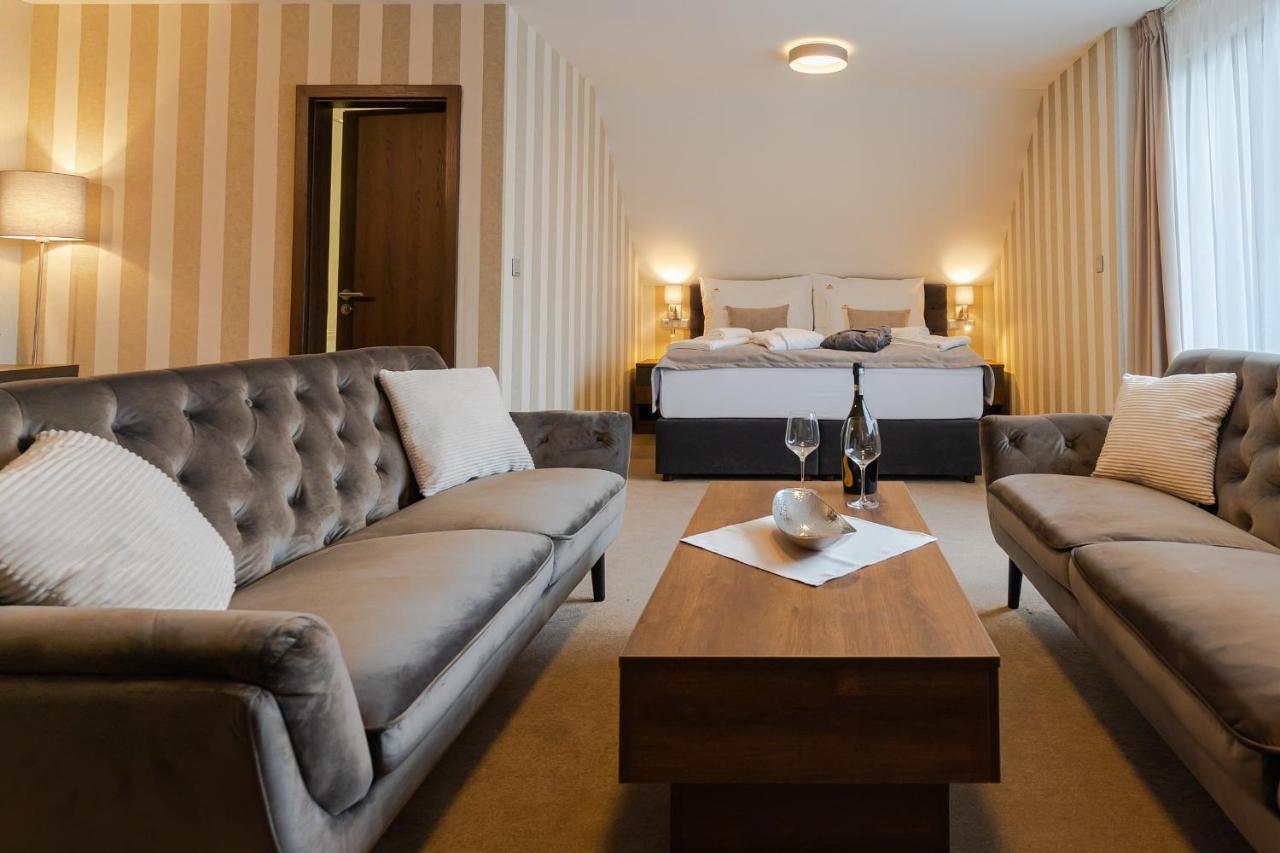 Hotel Demaenova **** Liptovsky Mikulas Bagian luar foto
