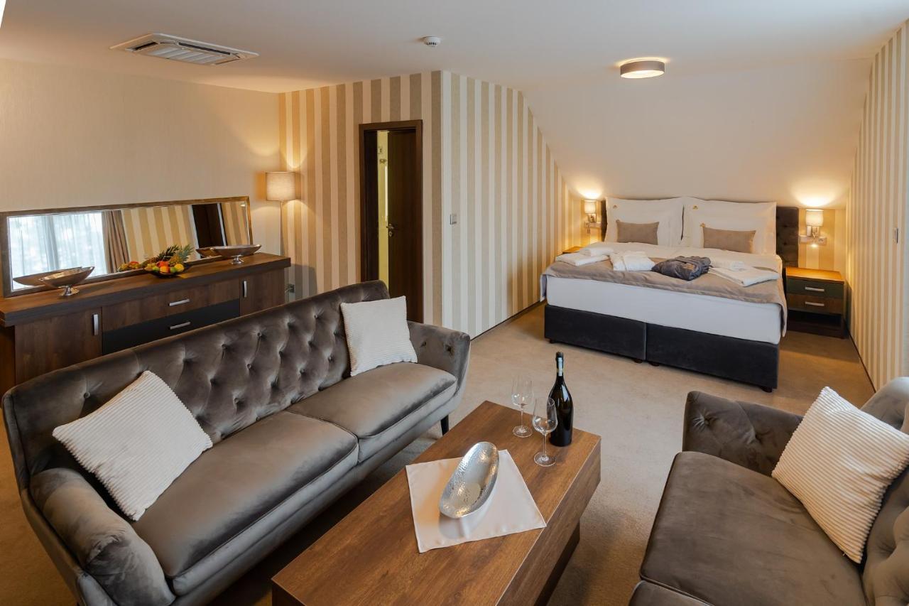 Hotel Demaenova **** Liptovsky Mikulas Bagian luar foto