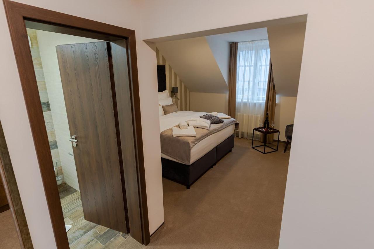 Hotel Demaenova **** Liptovsky Mikulas Bagian luar foto