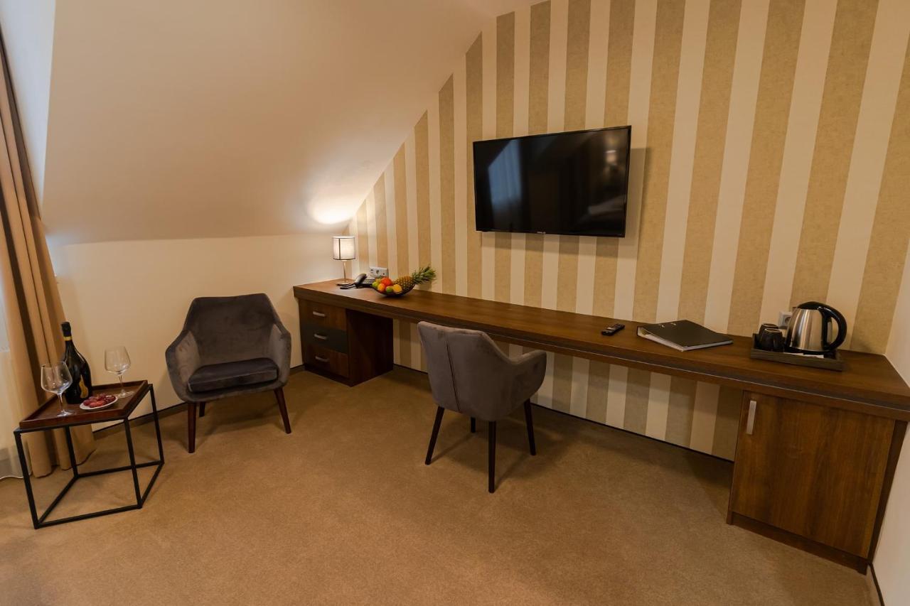 Hotel Demaenova **** Liptovsky Mikulas Bagian luar foto