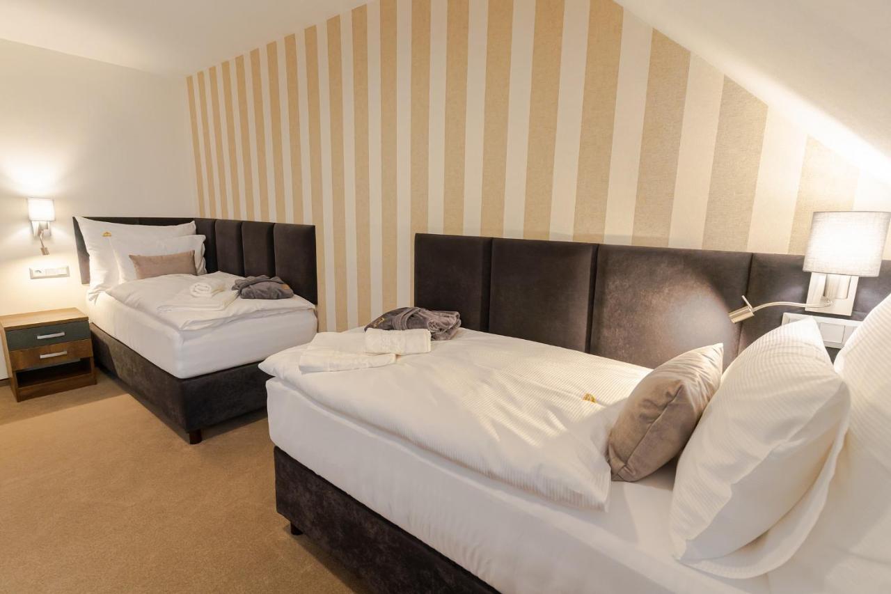 Hotel Demaenova **** Liptovsky Mikulas Bagian luar foto