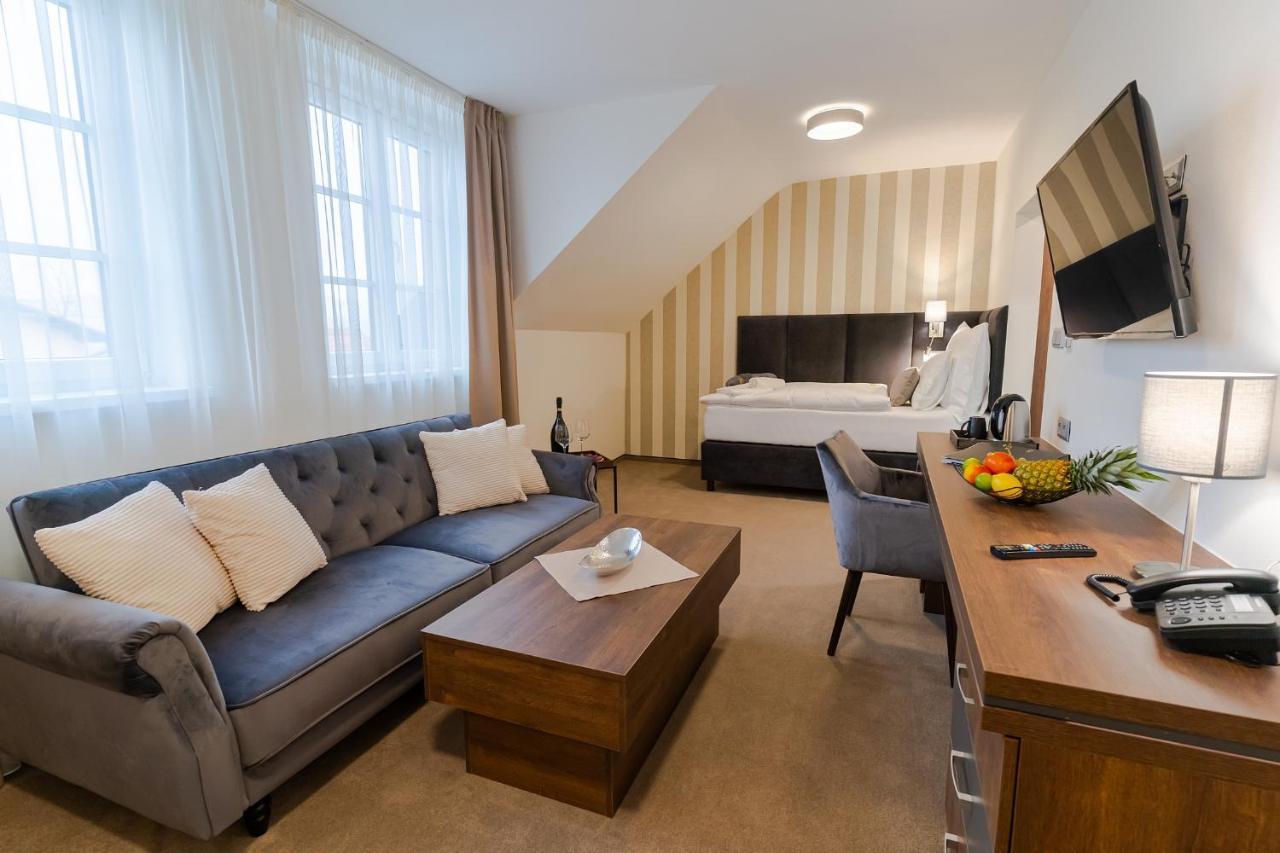 Hotel Demaenova **** Liptovsky Mikulas Bagian luar foto