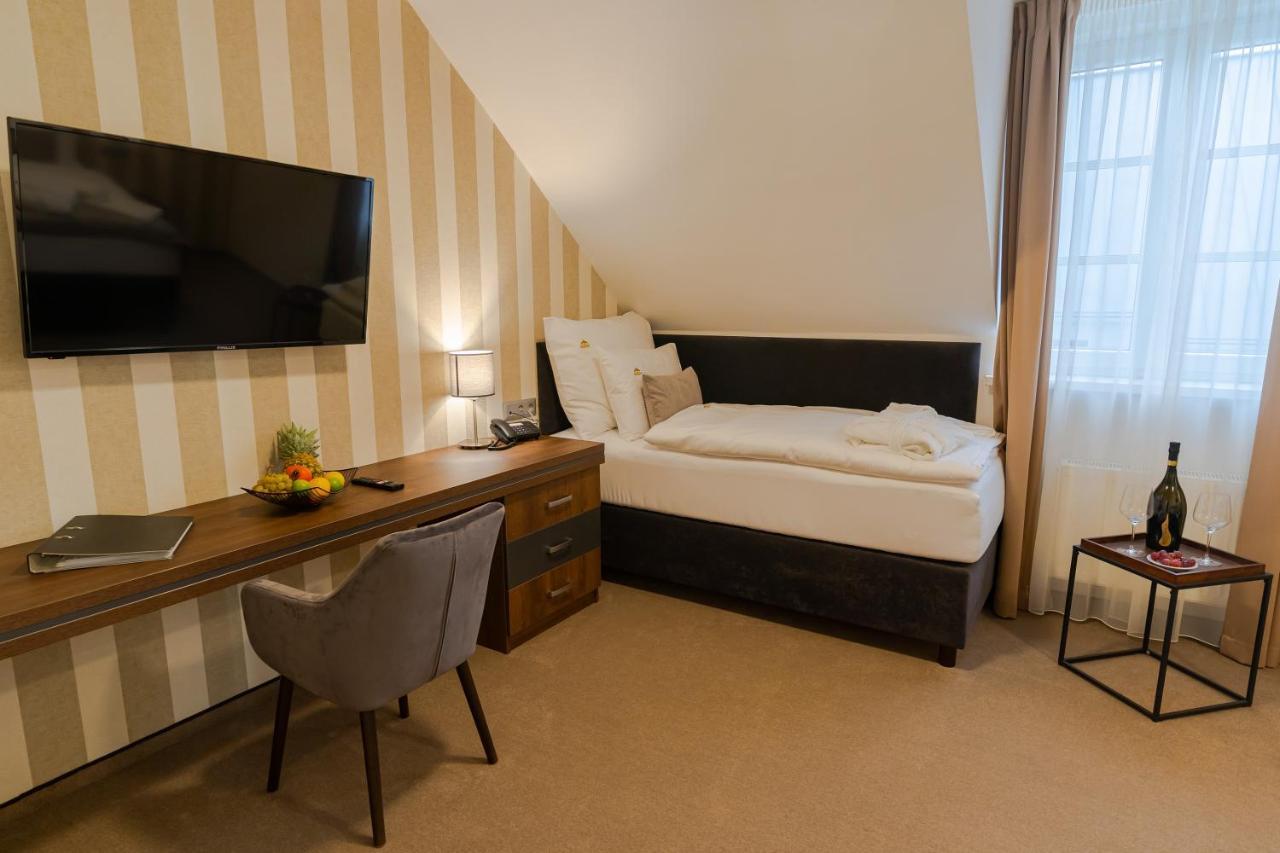 Hotel Demaenova **** Liptovsky Mikulas Bagian luar foto
