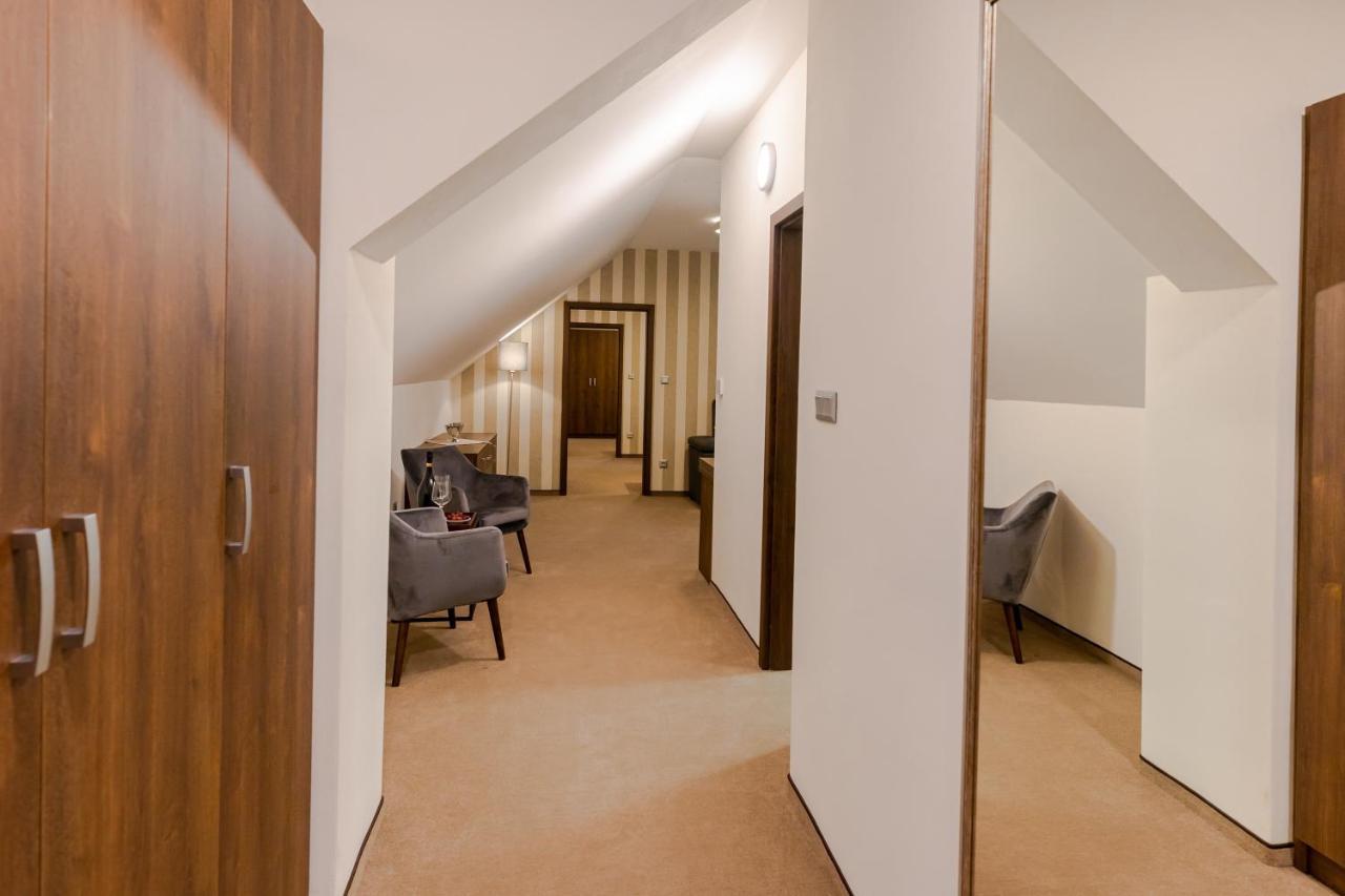 Hotel Demaenova **** Liptovsky Mikulas Bagian luar foto