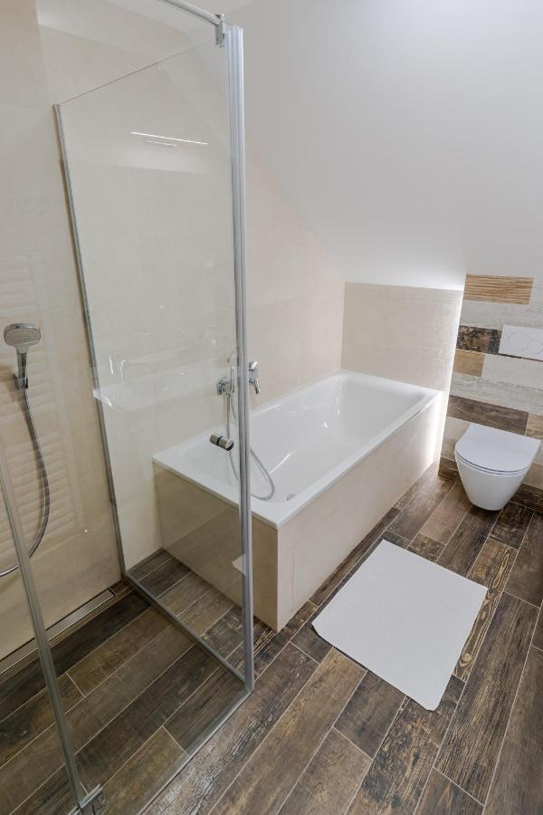 Hotel Demaenova **** Liptovsky Mikulas Bagian luar foto