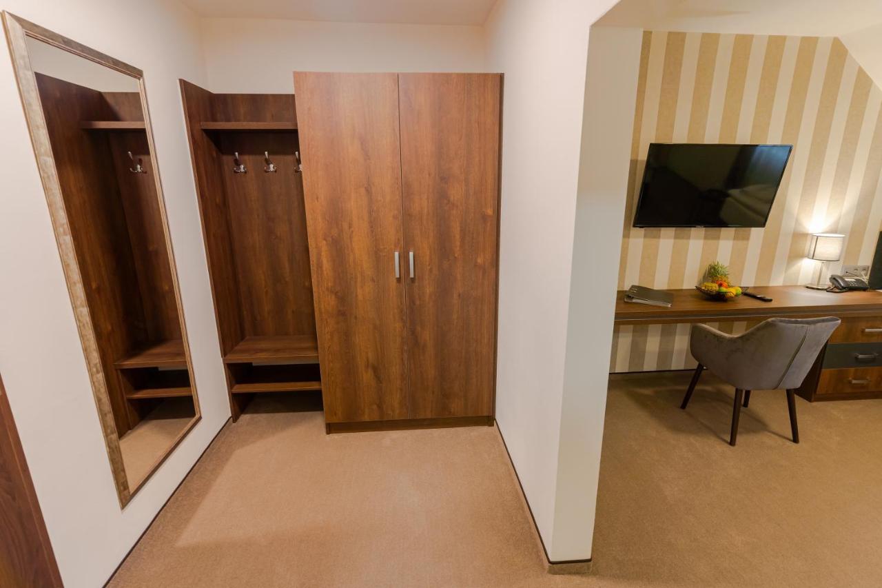 Hotel Demaenova **** Liptovsky Mikulas Bagian luar foto