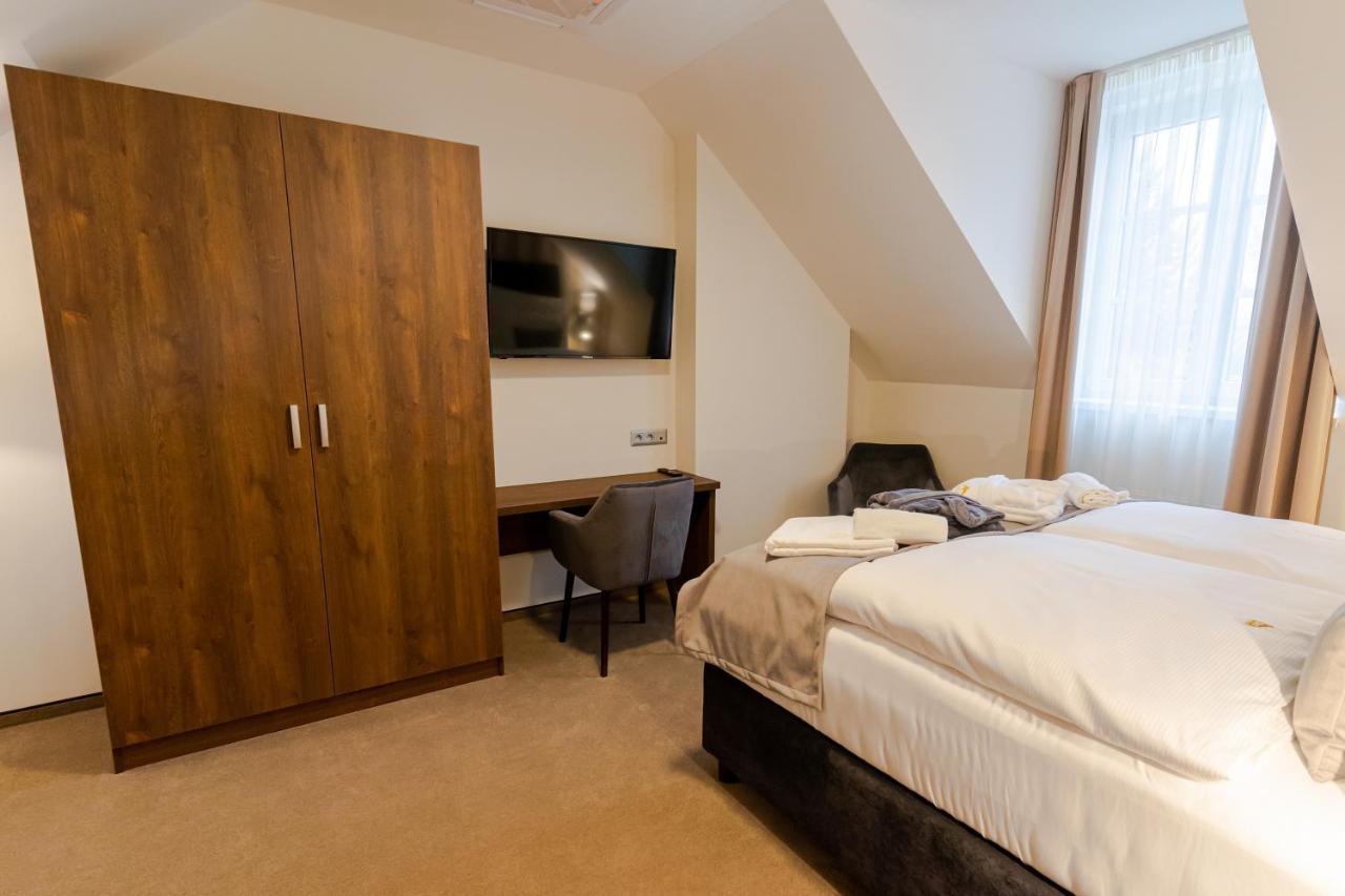 Hotel Demaenova **** Liptovsky Mikulas Bagian luar foto