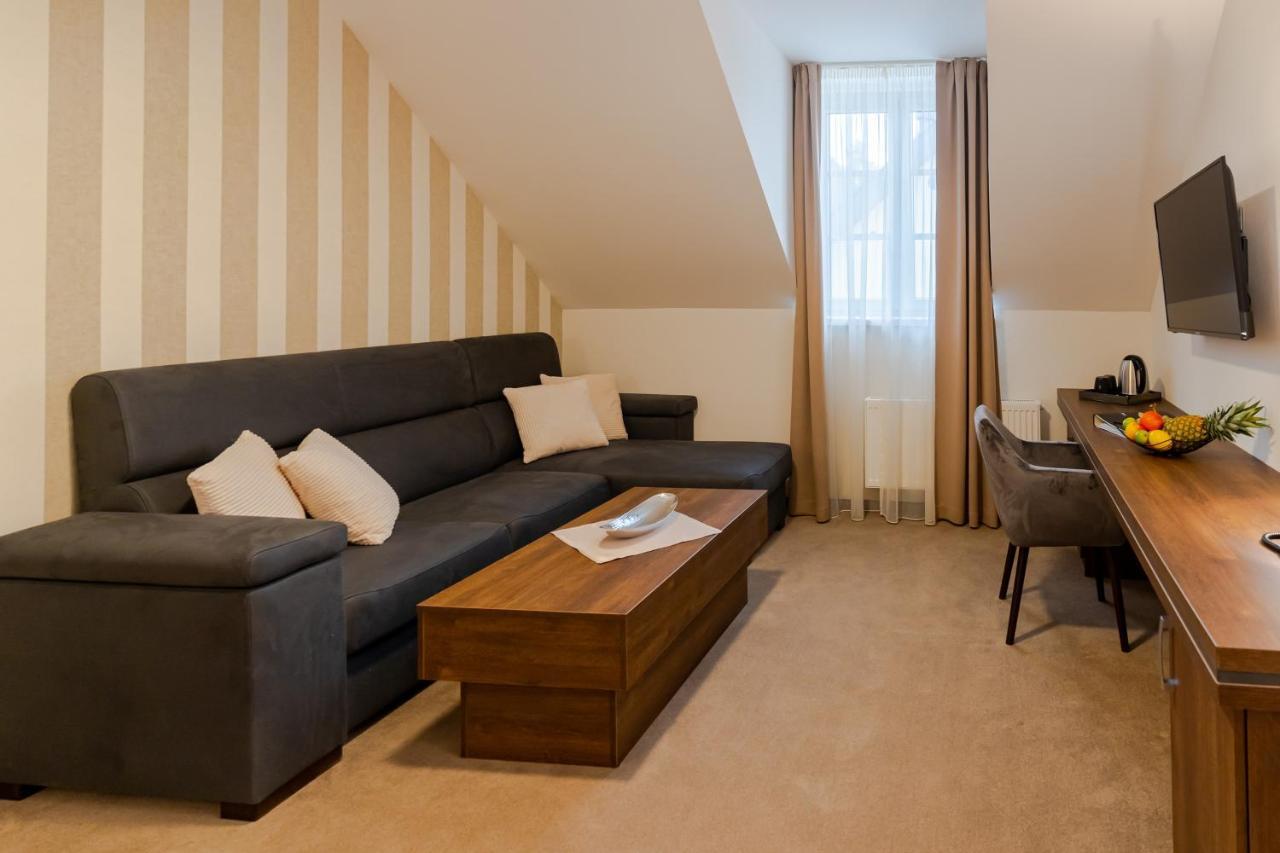 Hotel Demaenova **** Liptovsky Mikulas Bagian luar foto