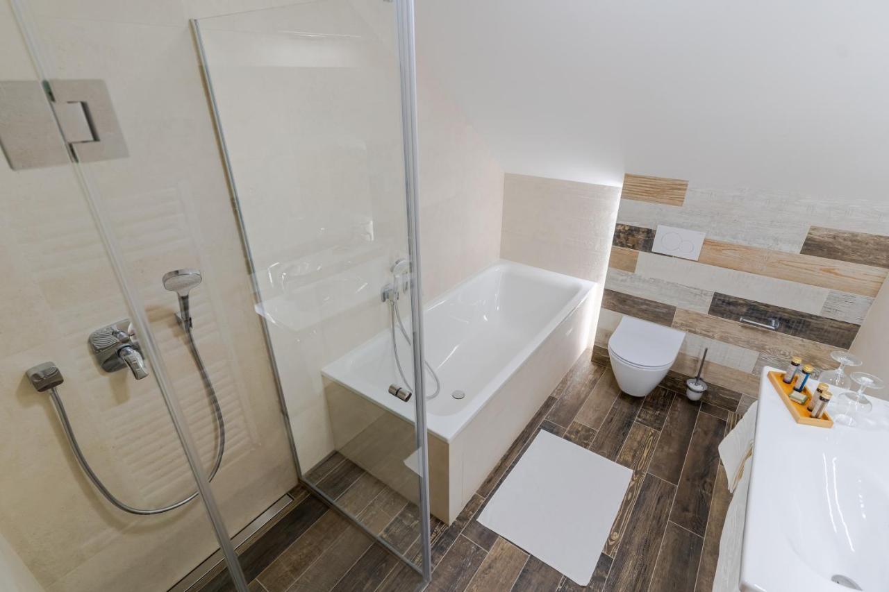 Hotel Demaenova **** Liptovsky Mikulas Bagian luar foto
