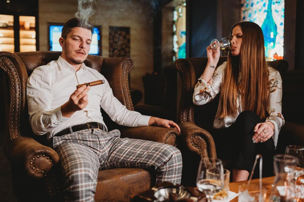 Hotel Demaenova **** Liptovsky Mikulas Bagian luar foto